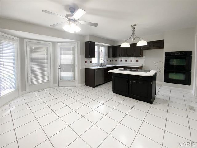 15751 Heathercroft Drive, Chesterfield, MO 63017