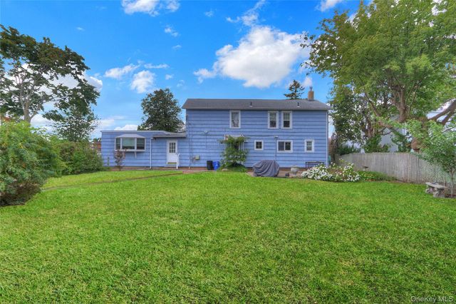 25 Sunnybrook Drive E, Oceanside, NY 11572