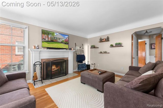 21610 Prestwick Avenue, Harper Woods, MI 48225