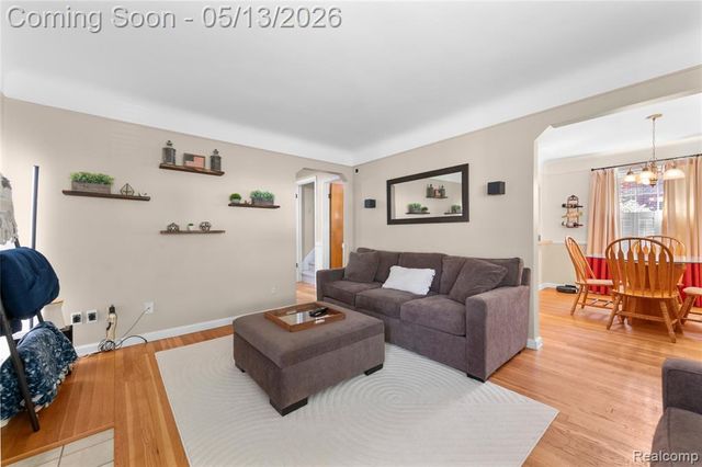 21610 Prestwick Avenue, Harper Woods, MI 48225