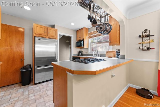 21610 Prestwick Avenue, Harper Woods, MI 48225