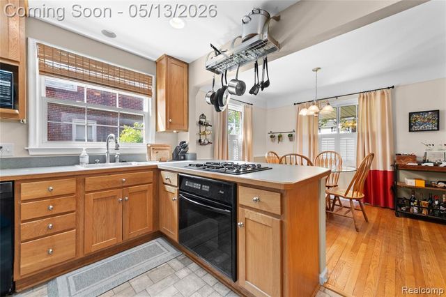 21610 Prestwick Avenue, Harper Woods, MI 48225