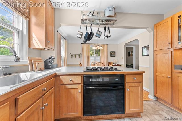 21610 Prestwick Avenue, Harper Woods, MI 48225