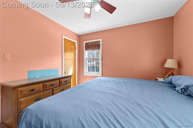 21610 Prestwick Avenue, Harper Woods, MI 48225