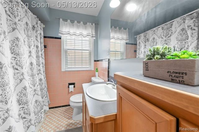 21610 Prestwick Avenue, Harper Woods, MI 48225