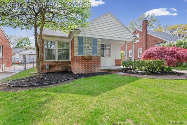 21610 Prestwick Avenue, Harper Woods, MI 48225