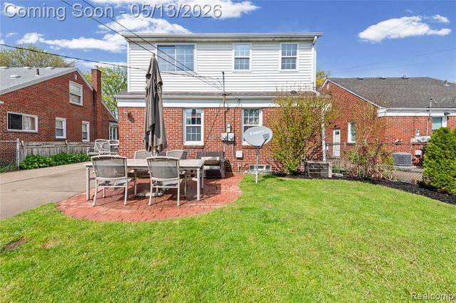 21610 Prestwick Avenue, Harper Woods, MI 48225