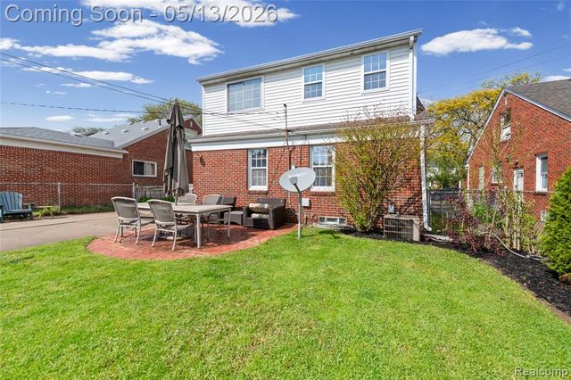 21610 Prestwick Avenue, Harper Woods, MI 48225