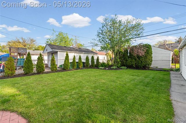 21610 Prestwick Avenue, Harper Woods, MI 48225
