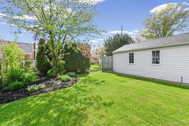 21610 Prestwick Avenue, Harper Woods, MI 48225