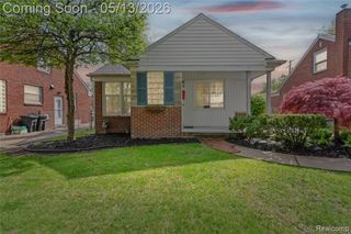 21610 Prestwick Avenue, Harper Woods, MI 48225