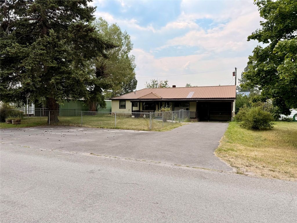 1506 4th Avenue W, Columbia Falls, MT 59912 photo 1