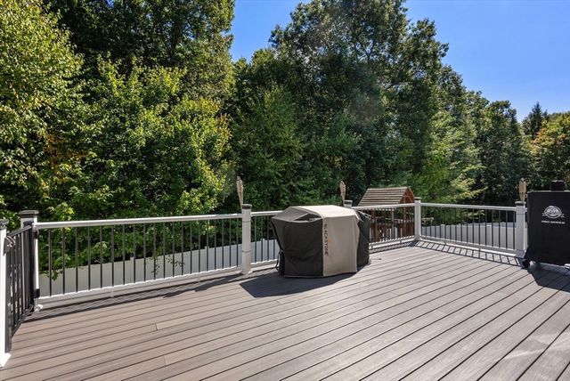 20 Audubon Way, Sturbridge, MA 01566