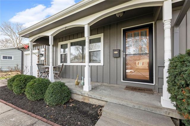 7301 Robinson Street, Overland Park, KS 66204