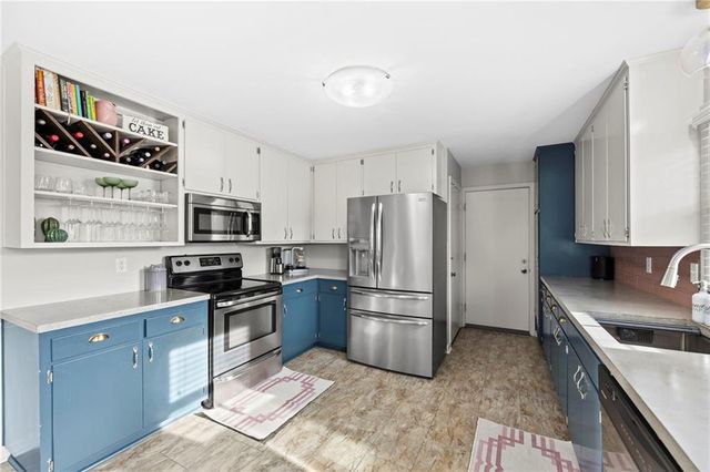 7301 Robinson Street, Overland Park, KS 66204