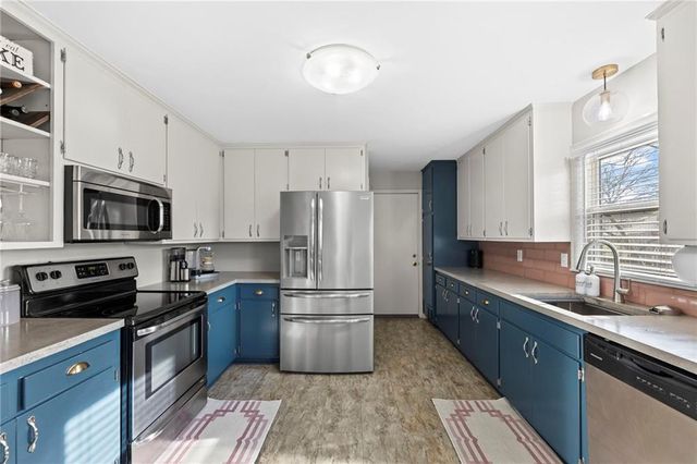 7301 Robinson Street, Overland Park, KS 66204