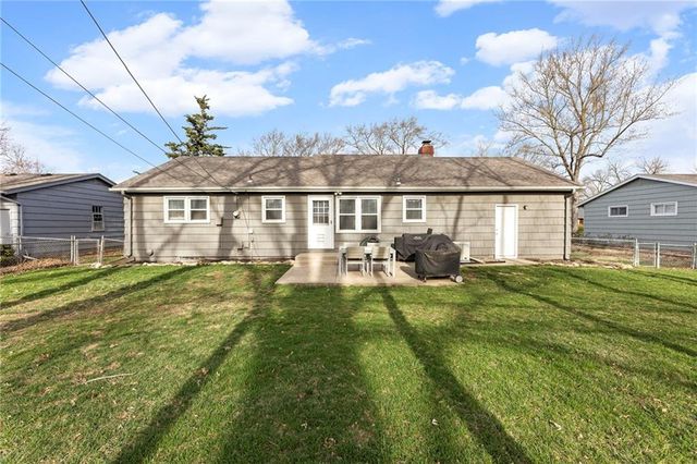 7301 Robinson Street, Overland Park, KS 66204