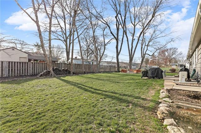 7301 Robinson Street, Overland Park, KS 66204