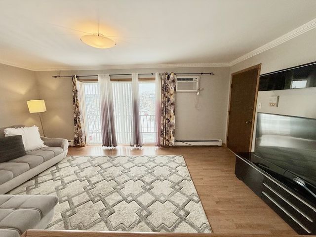 8059 W 84th Street 3S, Justice, IL 60458