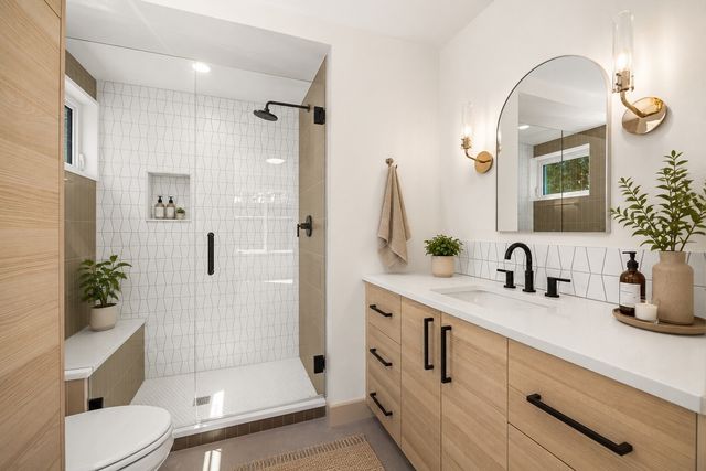 1255 NE 100th Street, Seattle, WA 98125