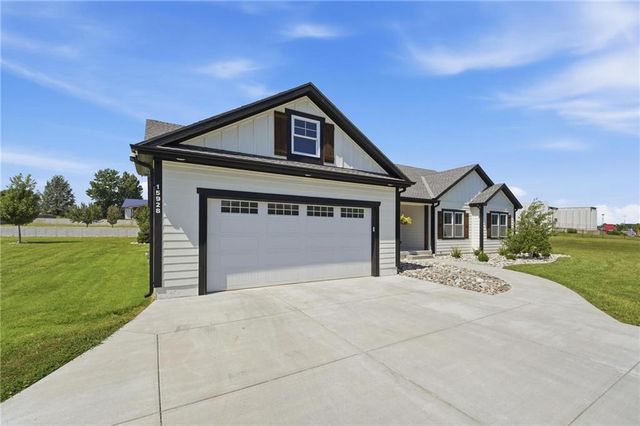 15928 E Cogan Lane, Independence, MO 64050