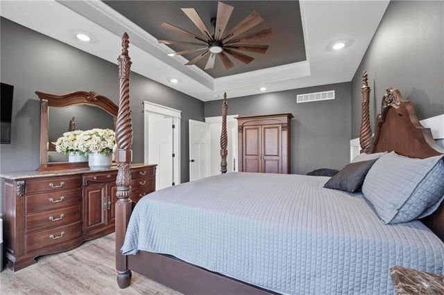 15928 E Cogan Lane, Independence, MO 64050