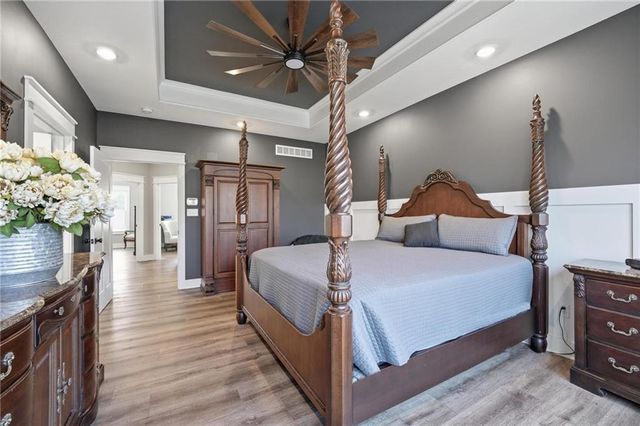 15928 E Cogan Lane, Independence, MO 64050