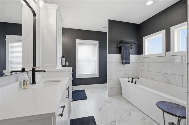 15928 E Cogan Lane, Independence, MO 64050