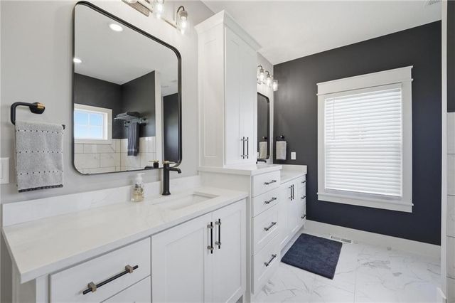15928 E Cogan Lane, Independence, MO 64050