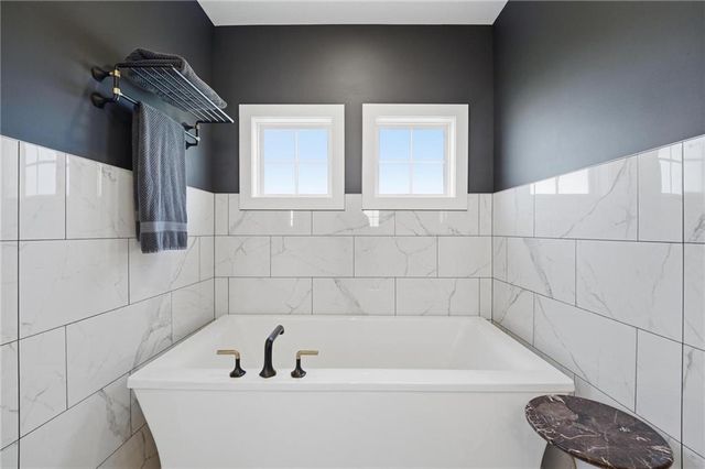 15928 E Cogan Lane, Independence, MO 64050