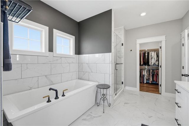 15928 E Cogan Lane, Independence, MO 64050