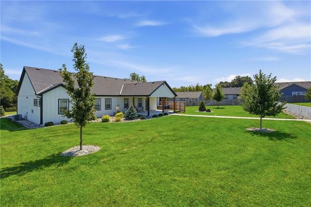 15928 E Cogan Lane, Independence, MO 64050