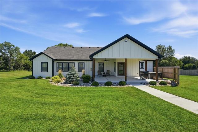 15928 E Cogan Lane, Independence, MO 64050