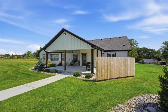 15928 E Cogan Lane, Independence, MO 64050