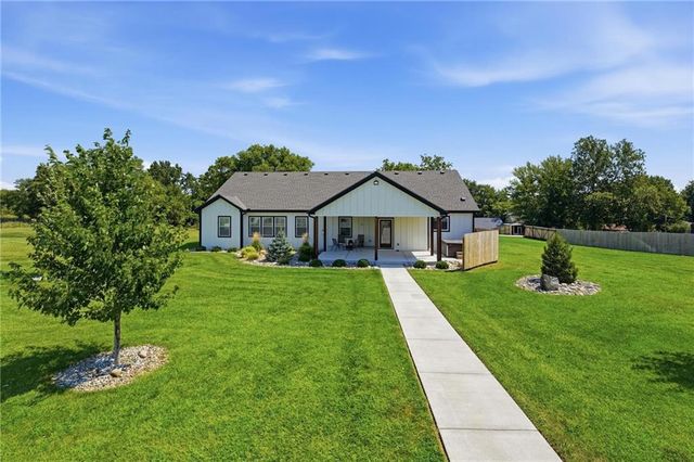 15928 E Cogan Lane, Independence, MO 64050