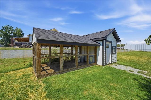 15928 E Cogan Lane, Independence, MO 64050