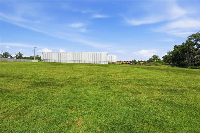 15928 E Cogan Lane, Independence, MO 64050