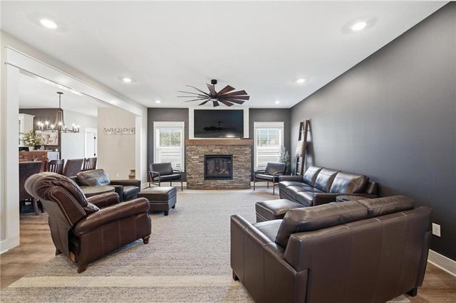 15928 E Cogan Lane, Independence, MO 64050