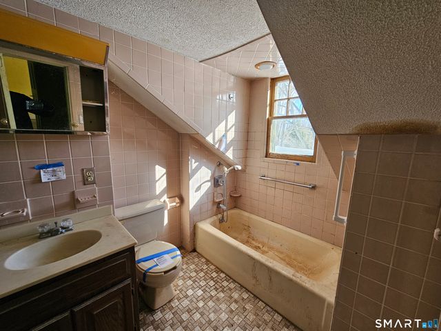 1004 Jerome Avenue, Bristol, CT 06010