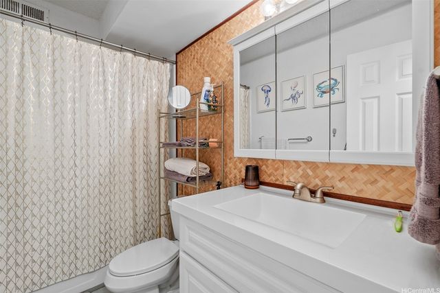 1867 Kaioo Drive 104, Honolulu, HI 96815