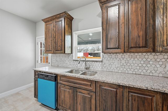 306 Lewis Street, Cleburne, TX 76031