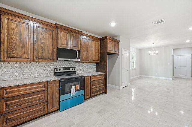 306 Lewis Street, Cleburne, TX 76031