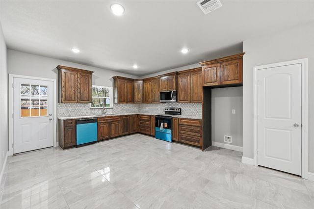 306 Lewis Street, Cleburne, TX 76031