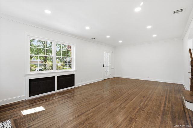 304 Kilburn Road S, Garden City, NY 11530