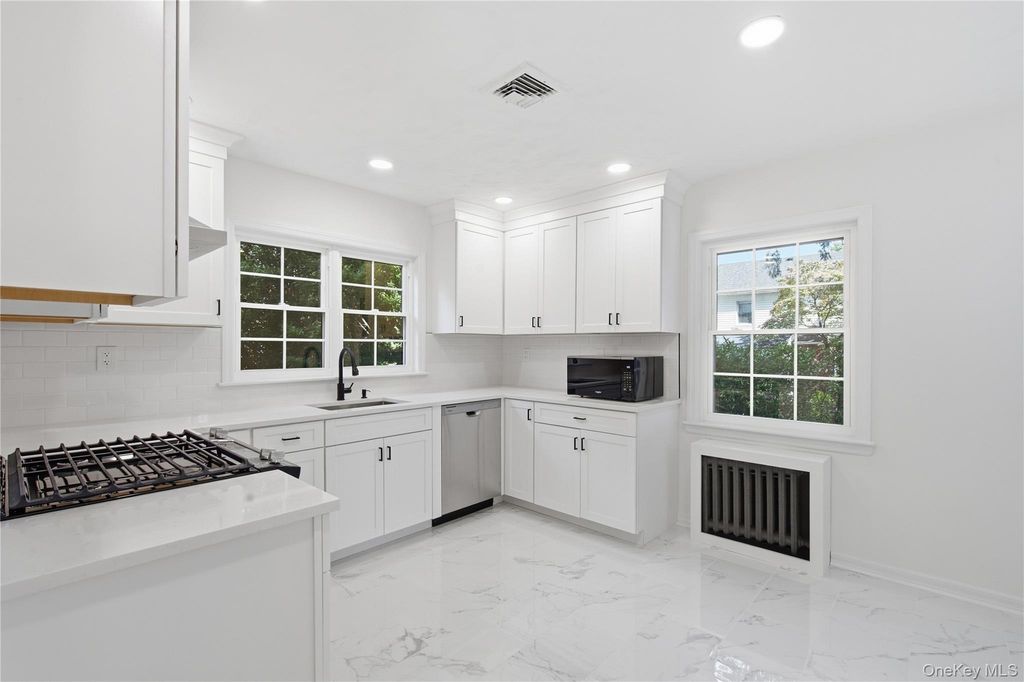 304 Kilburn Road S, Garden City, NY 11530 — photo 3