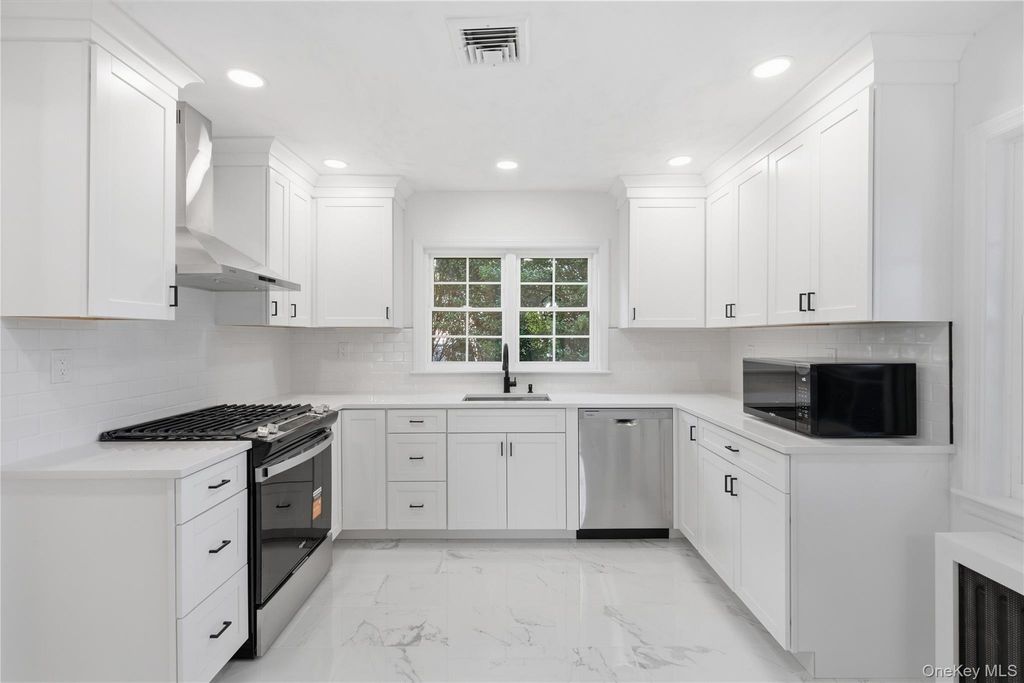 304 Kilburn Road S, Garden City, NY 11530 — photo 4