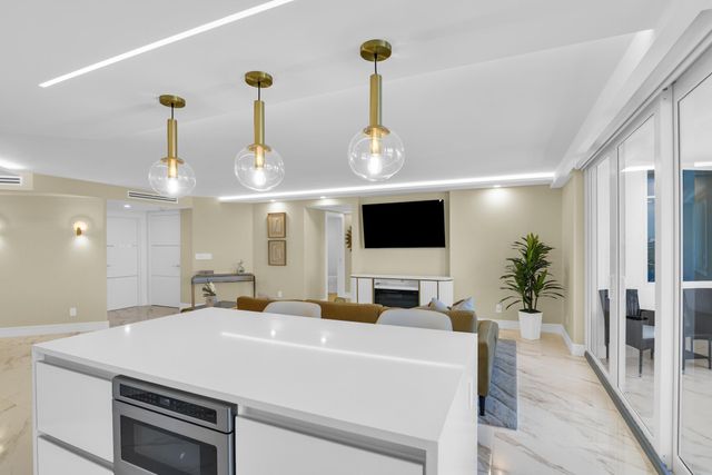 550 S Ocean Boulevard 1009, Boca Raton, FL 33432