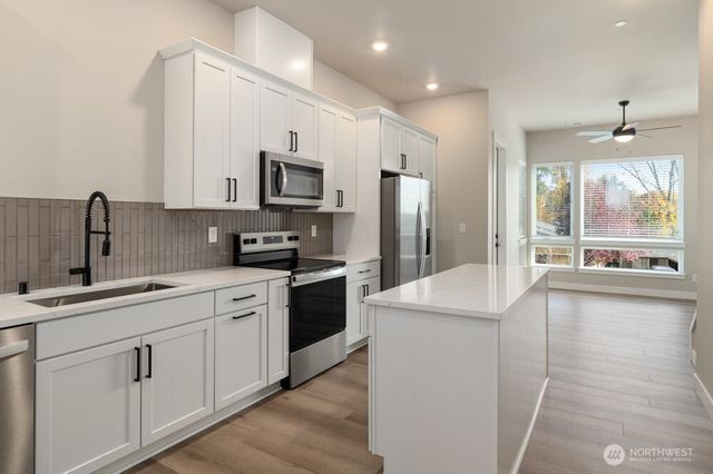 6611 S 128th Street, Seattle, WA 98178