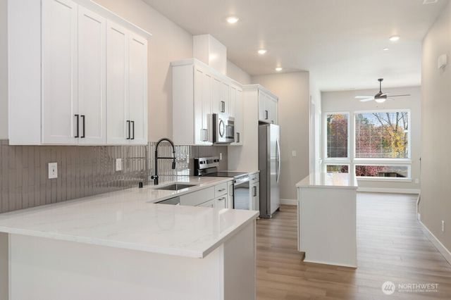 6611 S 128th Street, Seattle, WA 98178