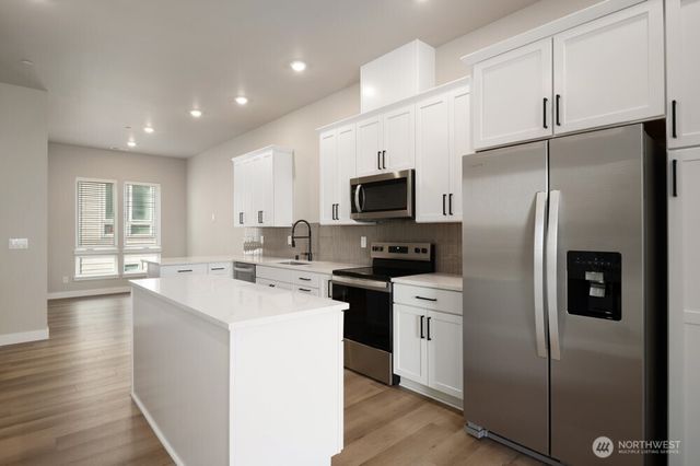 6611 S 128th Street, Seattle, WA 98178